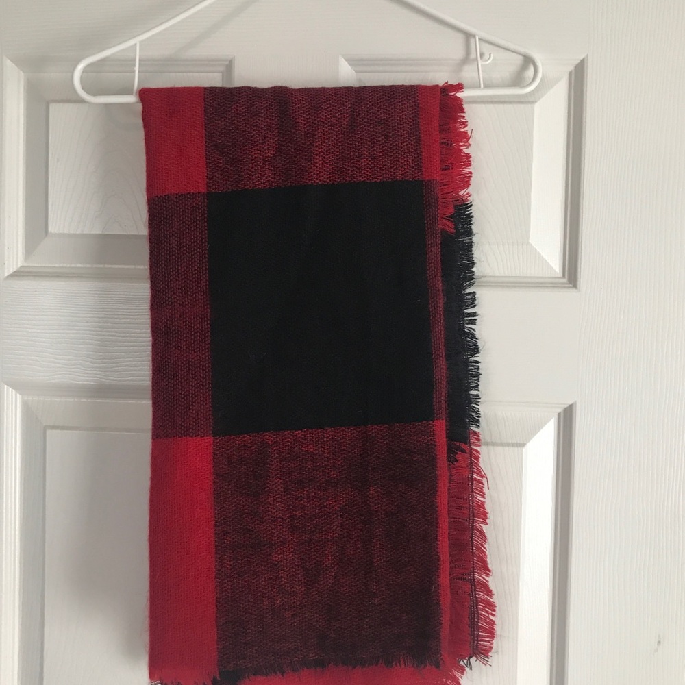 Old navy black and red plaid blanket scarf